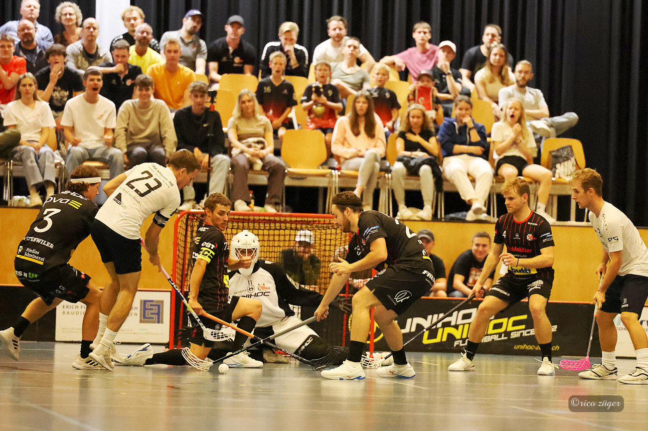 Kein Durchkommen gab es für die Bülacher Stürmer.