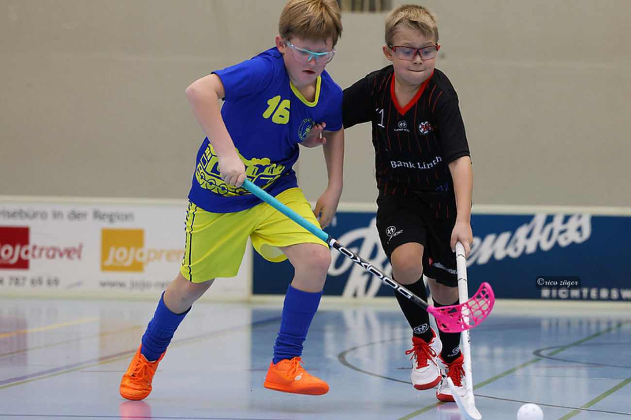Das beherzte Kämpfen um jeden Ball hat sich gelohnt: Die D-Junioren Rot spielen die Saison in der Master Round zu Ende.