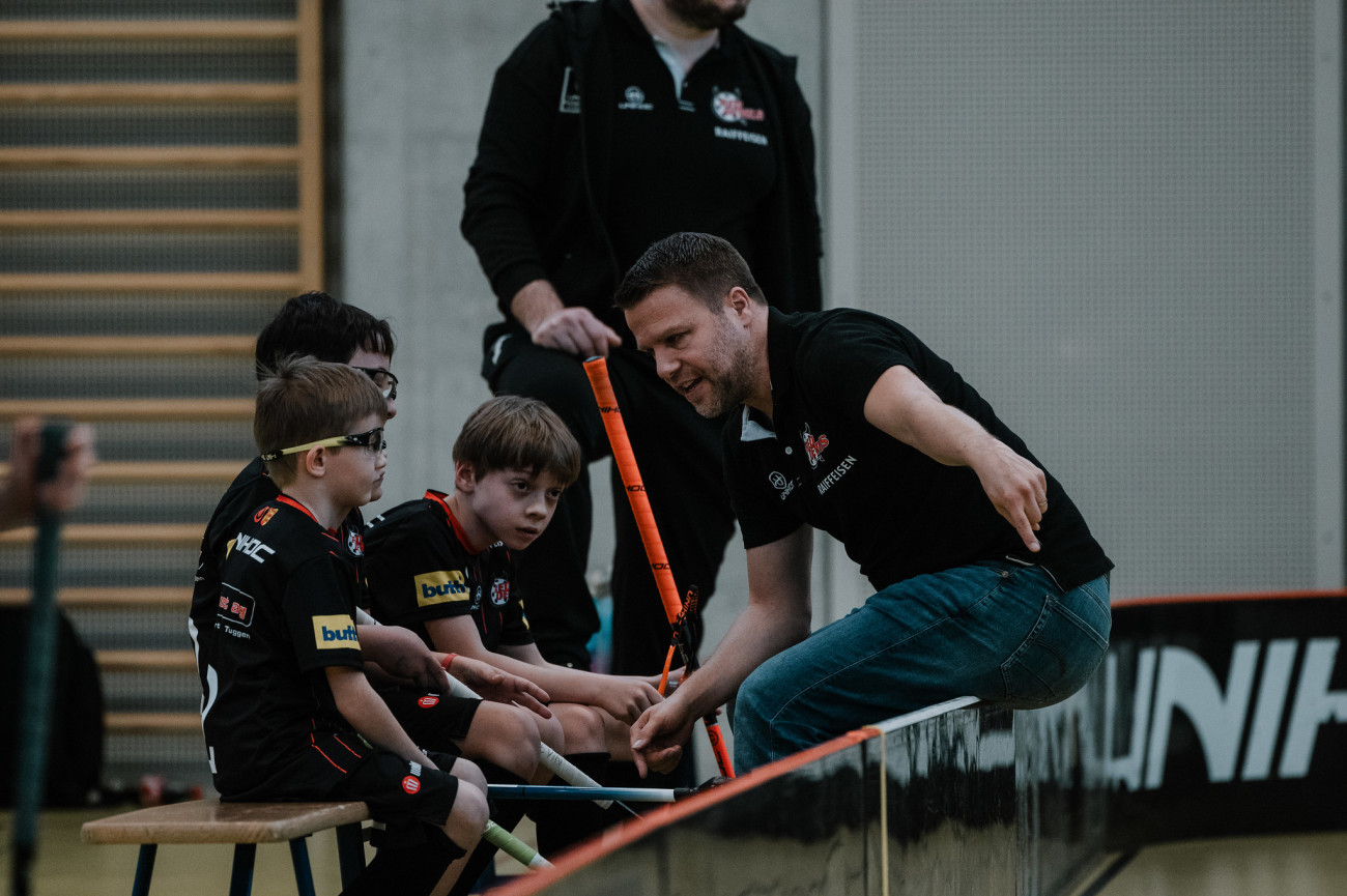 Trainer Thomas Säuberli in Action in diesem wichtigen Job.