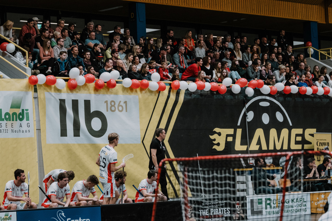 Rund 600 Zuschauer sahen das Spiel am Sonntag. Darunter zahlreiche Fans der Devils.