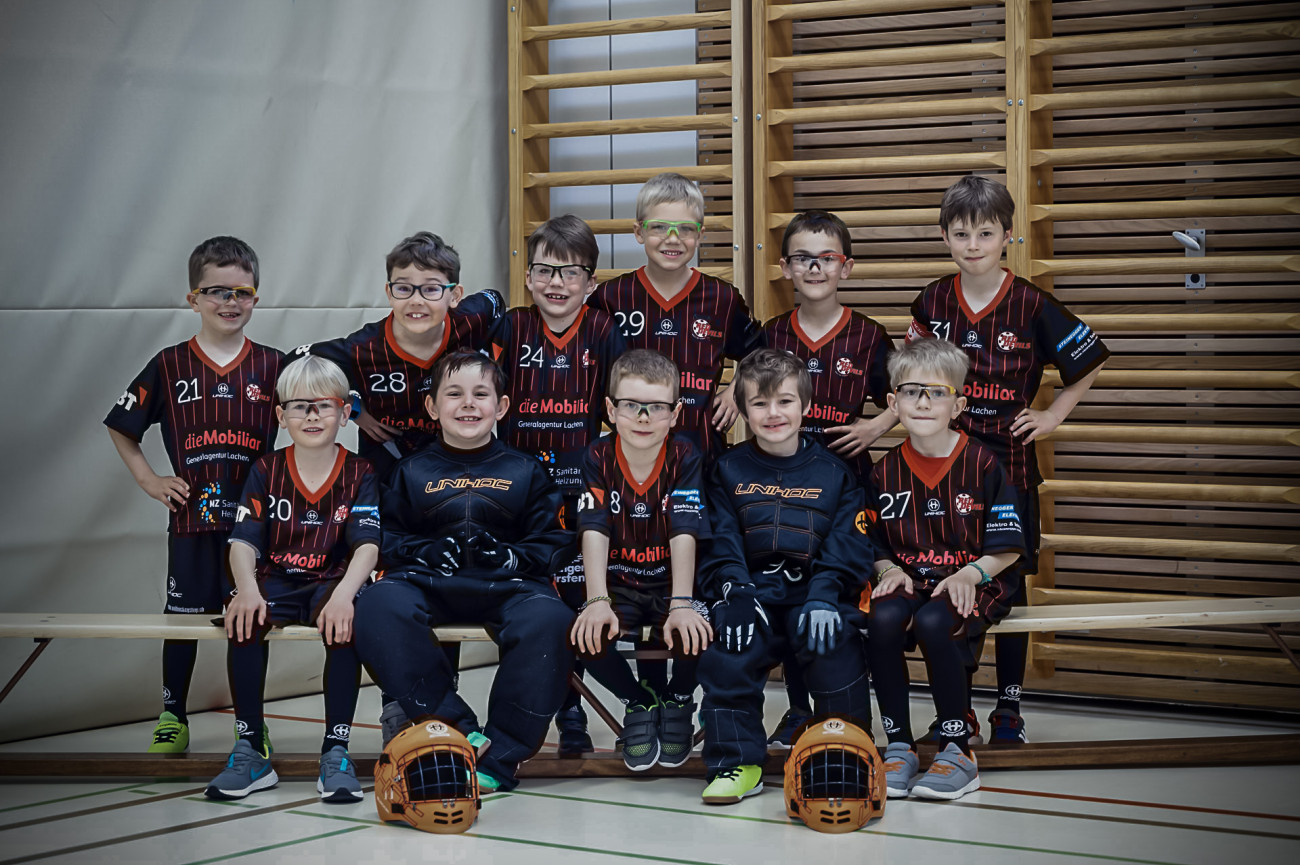 Dank des Förderbeitrags der Migros konnten die Unihockeyschulen der Red Devils mit Trikots ausgerüstet werden.